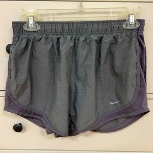 Nike Dri Fit Women’s Tempo Running Short - L